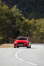 Jaguar XE P300 R-Dynamic 2019 года (WW)